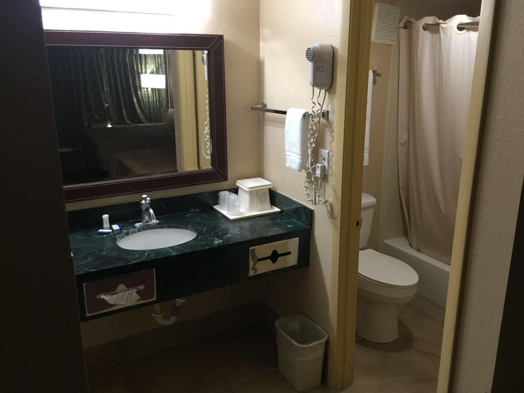 Rodeway Inn Bushnell Luaran gambar